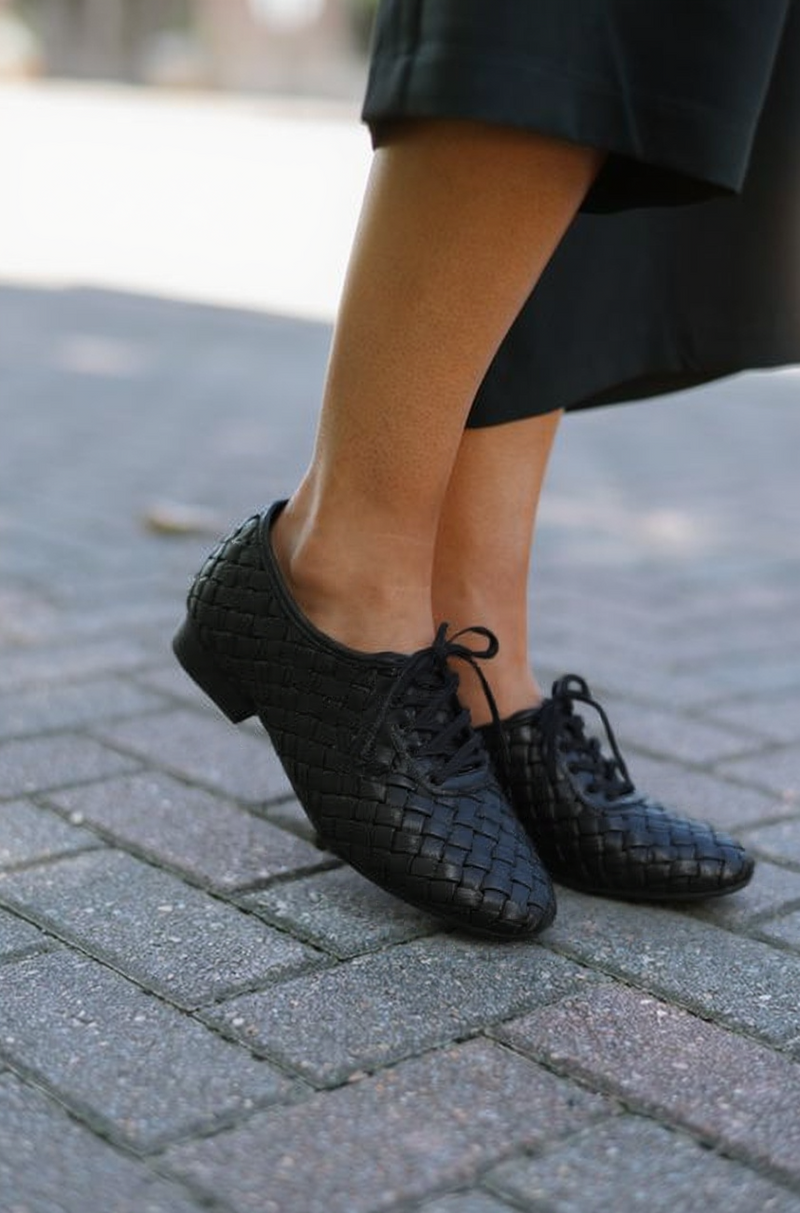 Kayla Weave Strap Flat Shoes - Black