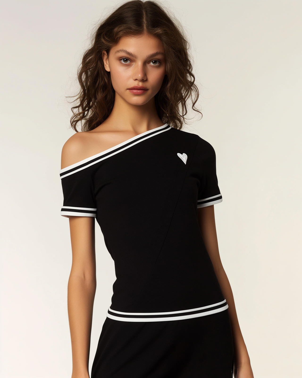 Lillian Asymmetrical Heart Detail T-shirt - Black/White